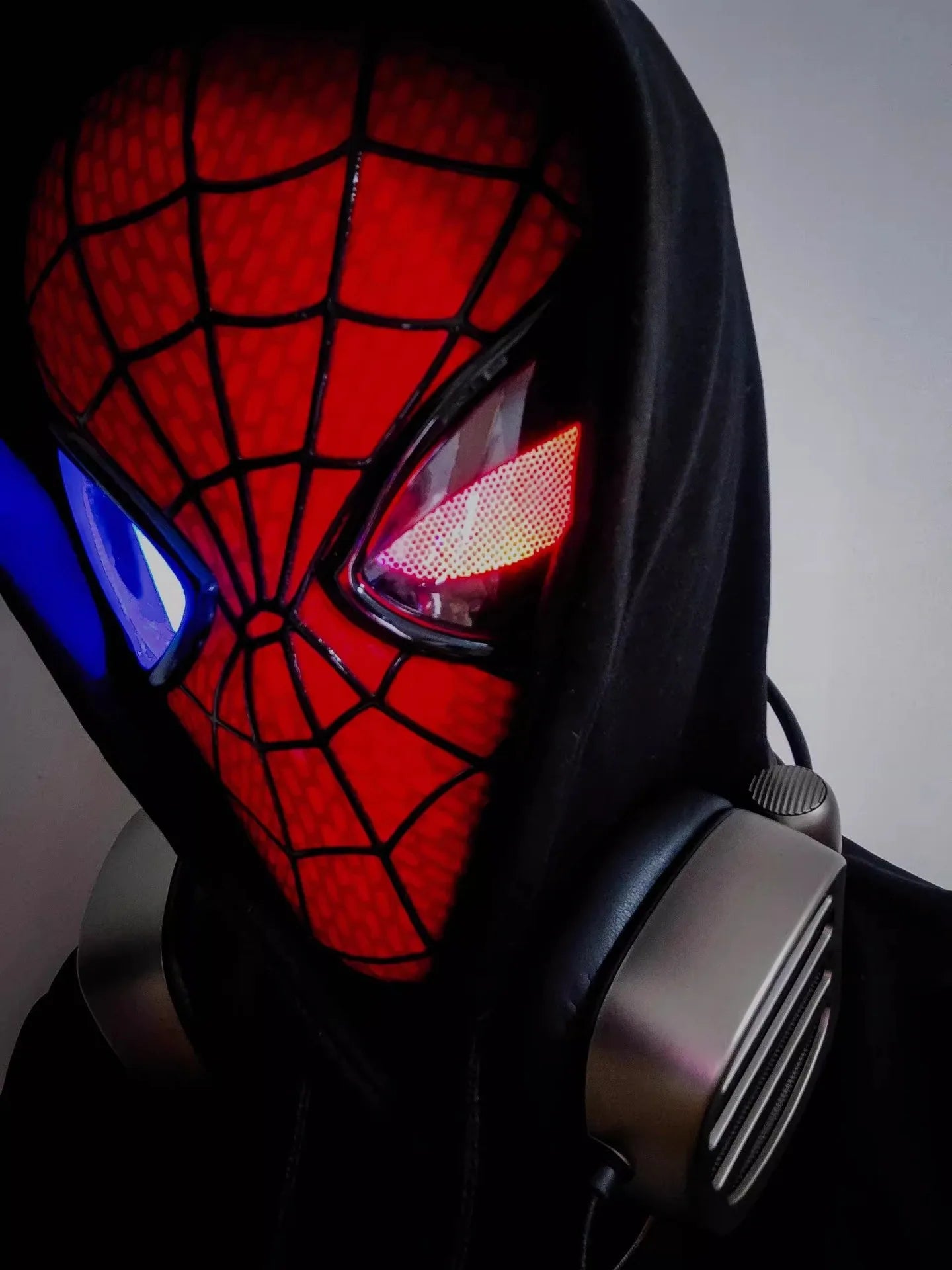 Spider-Man Motorized Eye Mask | Light-Up 1:1 Ring Control Cosplay Masks & Helmets - The Eezee Shop